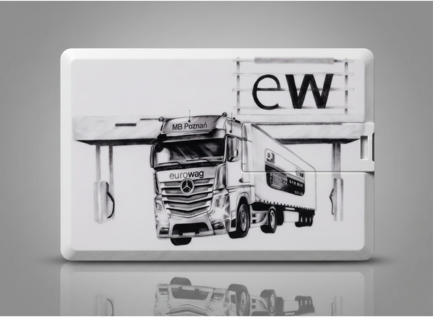 Pendrive w kształcie karty kredytowej z nadrukiem ciężarówki i logo. Pamięci USB reklamowe dla branży TSL.