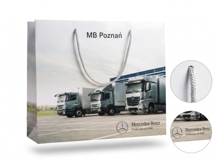 Duża torba papierowa z pełnokolorowym nadrukiem floty ciężarówek Mercedes-Benz. Dedykowane opakowania reklamowe.