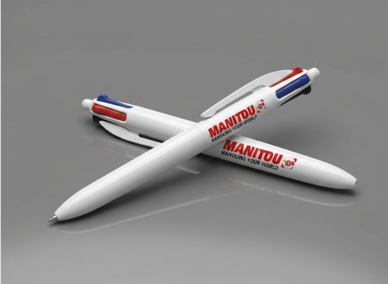 Białe jakościowe długopisy reklamowe z niebiesko-czerwonymi detalami i precyzyjnym logo Manitou. Firmowe artykuły piśmiennicze dla przemysłu.