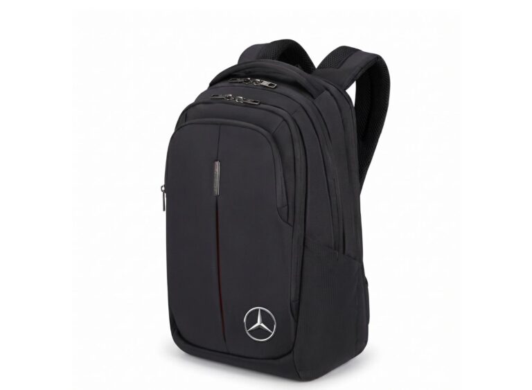 Markowy, czarny plecak biznesowy na laptopa z subtelnym logo Mercedes-Benz. Upominki premium dla managerów.